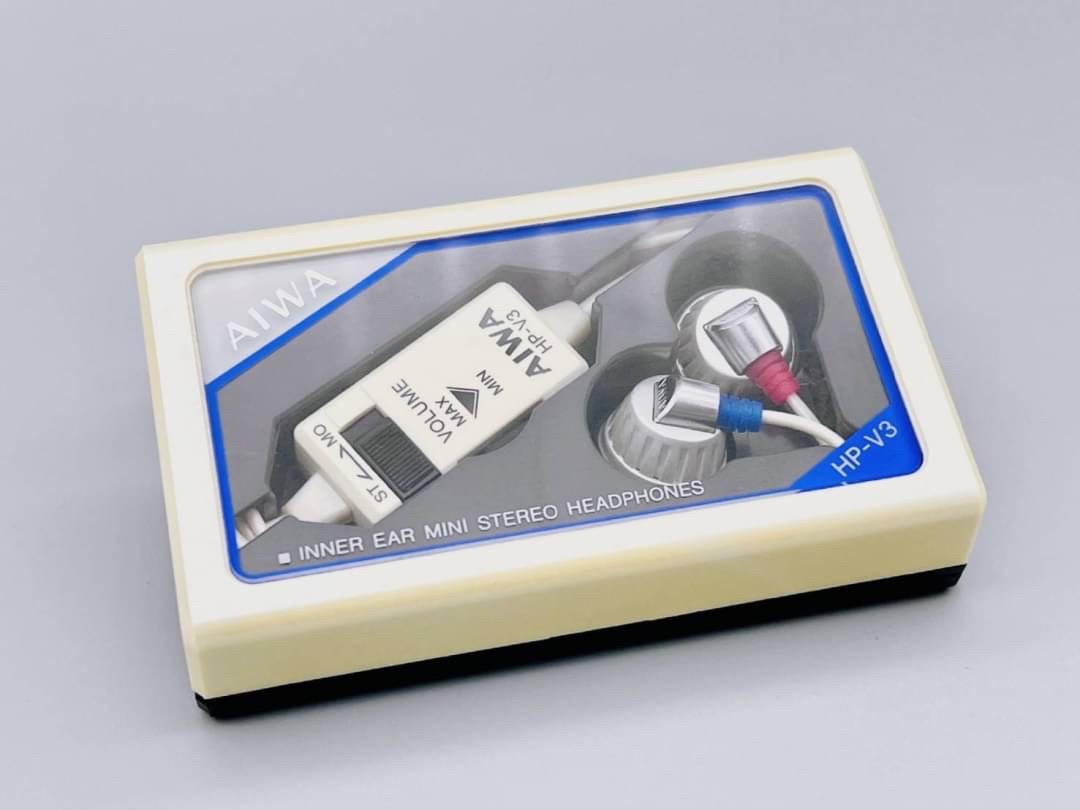 □AIWA アイワ イヤホン ヘッドフォン型 ラジオ HR-S5 現状品