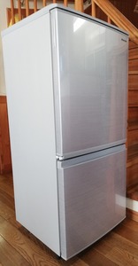 東京発 美品 SHARP SJ-D14F-S 冷凍冷蔵庫【どっちもヒンジタイプ】 2020年製 137L シルバー ※らくらく家財宅急便もしくは引取り