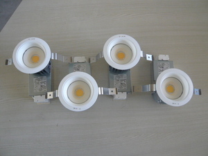 200-2-4.LEDダウンライト2台　Panasonic　昼光色　温白色　電球色　100V～242V　100Φ　LED200W形