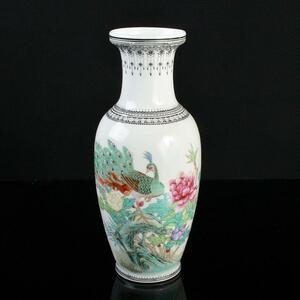 中国　中国景徳鎮製　粉彩　漢詩孔雀牡丹文瓶　V　R4333