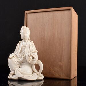 中国　徳化窯白磁　支那観音菩薩像　仏像　置物　在銘　時代箱付　D　R3770
