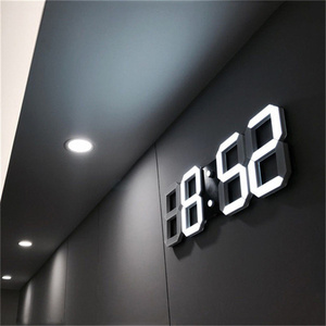 爆売れ LEDデジタル壁掛け時計 3レベルの明るさ 壁掛け時計 時計 家の装飾 4ポジションの時間表示 (12/24時間モード) 自動調光付き