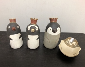 ペンギン　オブジェ　一輪挿し　３個（アデリー　ジェンツー　エンペラーヒナ）と豆皿　つぐみ製陶所 