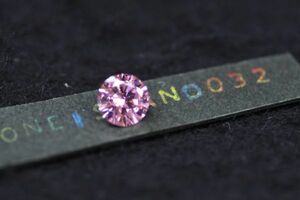 ラボ ピンクダイヤモンド １ct ラウンドカット 宝石 鉱石 希少 輝き 高品質 宝石シリーズ ラウンド形状 モアッサナイト 証明書付 C132