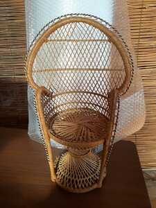 送料無料　　◆人形椅子　ドールチェア ◆ラタン風 籐竹編み ハイバック　アンティーク レトロ 一部難あり 