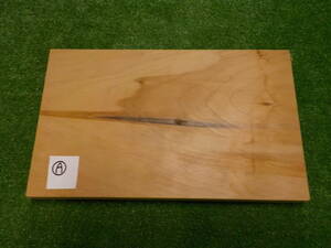 ＊＊いちょうまな板（天然木）一面欠点あり、普通サイズ・いかがですか！刃にやさしい板ですよ！！ＮＯ４８
