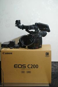 美品Canon キヤノン シネマカメラEOS C200 / ボディ付属品あり