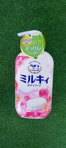牛乳石鹸 ミルキィボディソープ フローラルソープの香り550ml 12個セット