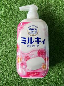 牛乳石鹸 ミルキィボディソープ フローラルソープの香り550ml 24個セット
