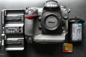 Nikon ニコン D3s ボディ バッテリー、チャージャー付、おまけ付き、全国送料無料！