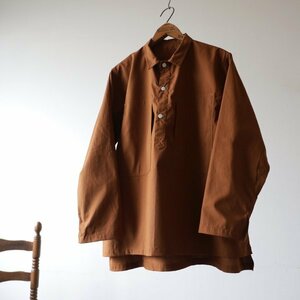 １０００円からスタート 2つの大きな縦長 胸ポケット 燕尾シャツ ゆったり長袖 上質コットン１００　B61