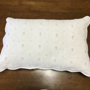 新品　ピロケース　枕カバー　刺繍　綿100%(ホワイト)43×63㎝　テーラ