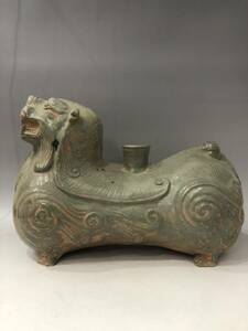 美術館級　発掘名逸品　前漢後期時代　原始青磁獅子形花器　扁壺