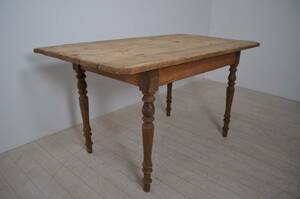 フランス アンティーク 木製のテーブル.