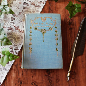 *+:。.。19世紀　英国のロマンチックな詩集　可愛いお花の模様付き表紙　古書　ヴィンテージ本　アンティークブック　洋書　ディスプレイ　