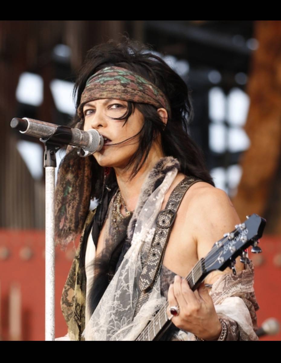 【激レア】HYDE VAMPS イヤフォン　ラルク HYDEミサンガブレスレットVAMPSラルクハイド