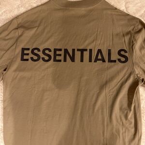 Essentials ロンT