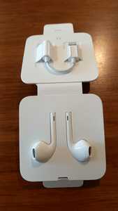 【Apple純正】未使用品　EarPods with Lightning Connector +Lightning - 3.5 mmヘッドフォンジャックアダプタ　iPhone　イヤホン