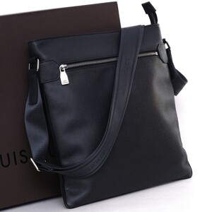 【使用わずか】 ルイヴィトン Louis Vuitton タイガ サシャ アルドワーズ 黒 ショルダーバッグ メッセンジャー メンズ 定価約20万 A0377