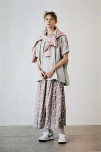 TOUJOURS トゥジュー SILKY COTTON FLORAL PRINT CLOTH Randam Pleated Maxi Skirt Gray 定価46.200円
