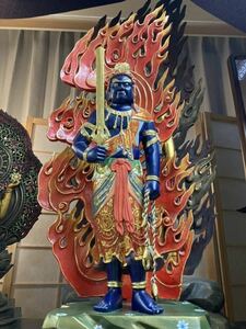 不動明王立像尊　大型　仏教工芸品　彩繪 木彫 火焔光背　仏教 精密彫刻在銘 仏教美術 古美術 高さ70cm超　仏像 