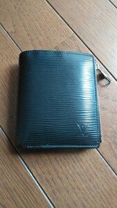 美品　LOUIS VUITTON　ルイヴィトン　二つ折りコンパクト財布