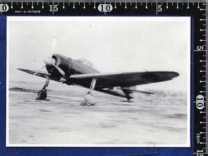 飛行機写真(複製)　1枚　厚木空の零戦21型　胴に帯、翼にたすき　741-68か　戦前海軍航空隊　ゼロ戦