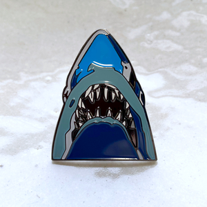ジョーズ　JAWS　サメ　鮫◆ピンバッジ　ピンズ　エナメルピン　バッチ◆映画　名作　パニック