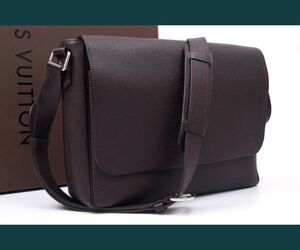 【使用わずか】ルイヴィトン Louis Vuitton タイガ ロマンMM メッセンジャーバッグ 斜め掛け ショルダーバッグ アカジュー メンズ A170