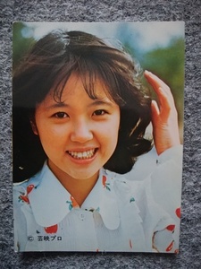 浅田美代子　カラーブロマイドカード（縦１０・５ｃｍ、横７・７ｃｍ）