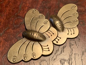 時代二本松箪笥　 真鍮製鍵隠し蝶々飾り金具2個 未使用　希少品　和箪笥部品