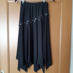 社交ダンス　黒のフレアースカート　スパンコール、刺繍が素敵です。