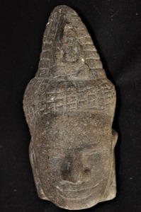 クメ－ルの石像　「バイヨン様式　13世紀」