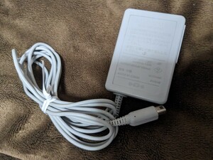 匿名配送　3DS ACアダプター WAP-002 充電器 純正品 ニンテンドー ★