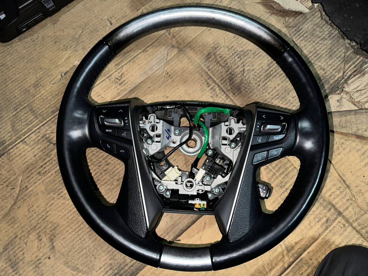 ステアリングホイールＡＳＳＹのみ 45100-53361-C3 レクサス IS250C/350C用 トヨタ純正部品 45187-0K050-C0 (45187)ステアリングホイール カバー LWR NO.3 1個