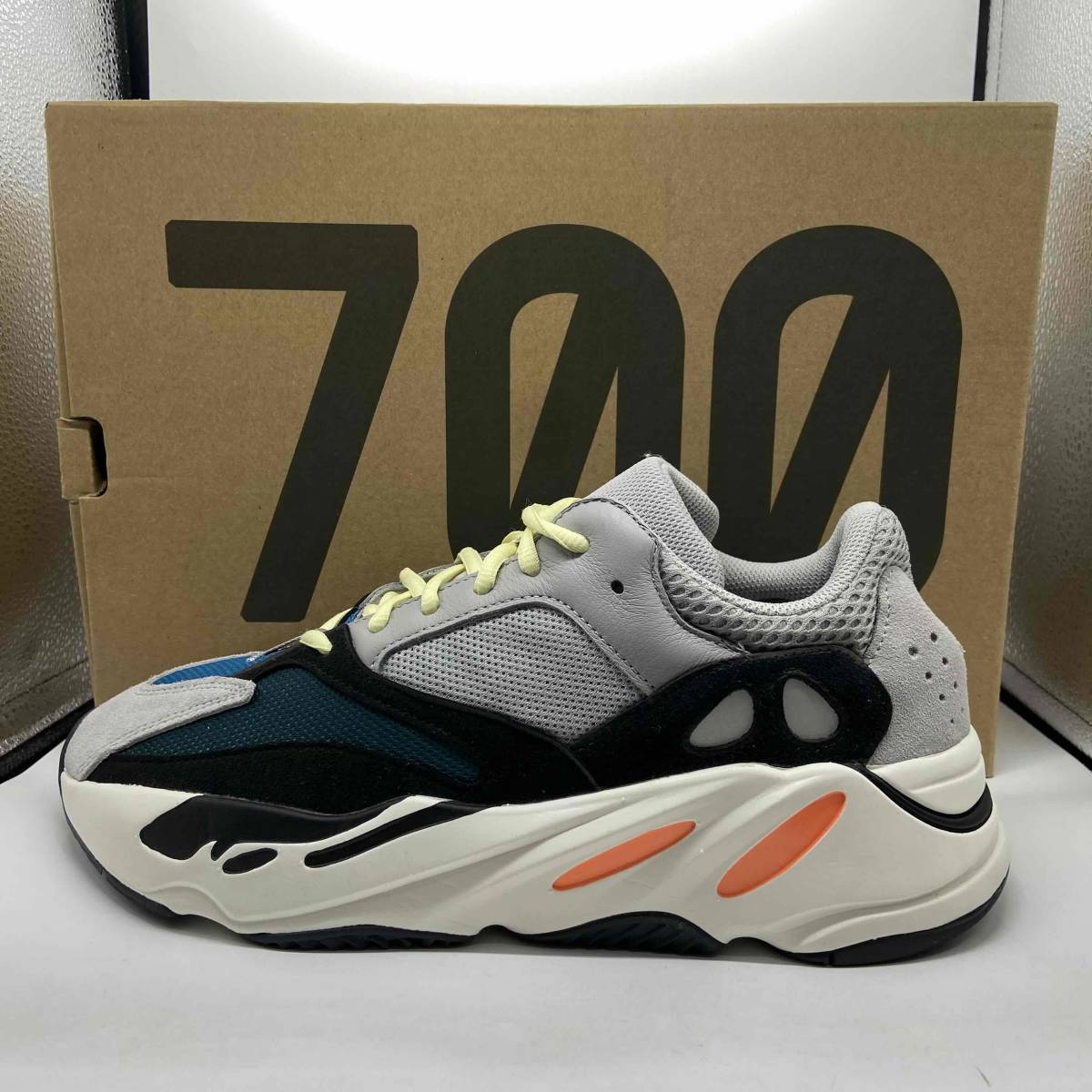 YEEZY BOOST 700