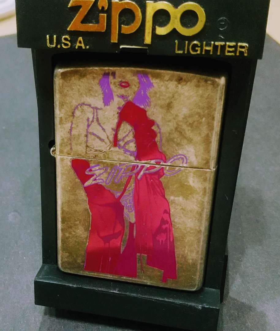 sexy zippo