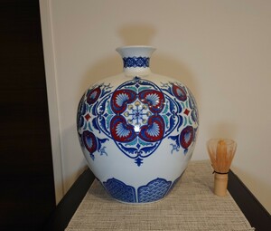 前田翠鳳 作　鍋島献上焼　色鍋島　花瓶　壷　高さ約29.5cm　共箱