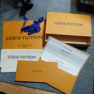 未使用　ルイヴィトン LOUIS VUITTON　財布　長財布　ジッピーウォレット　箱　付属品　ショッパー　セット　ボックス 保存袋 空箱