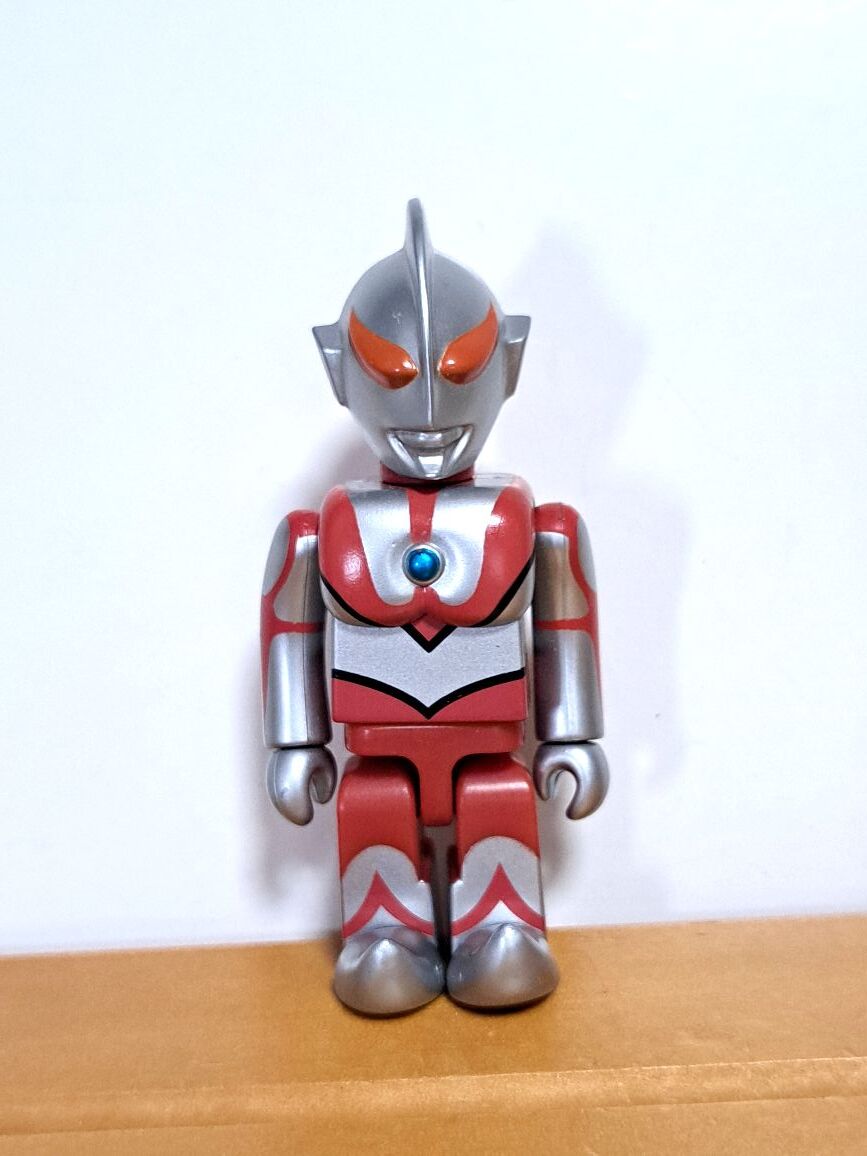 【2025年】エレガントファッションを上品に着 KUBRICK キューブリック にせウルトラマン、ゼットン、バルタン キューブリック、ベアブリック