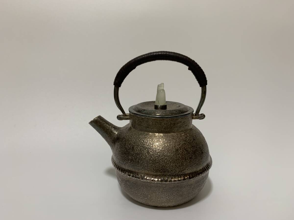 純銀製 豆莢手 口打出湯沸 銀瓶 煎茶道具 純銀製 豆莢手 口打出湯沸 銀瓶 煎茶道具