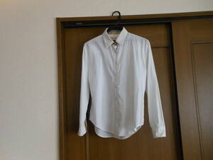 Burberrys OF LONDON (イギリス）長袖オープンシャツ　ホワイト（襟元、正面あわせ、袖口にバーバリーチェック模様あり）