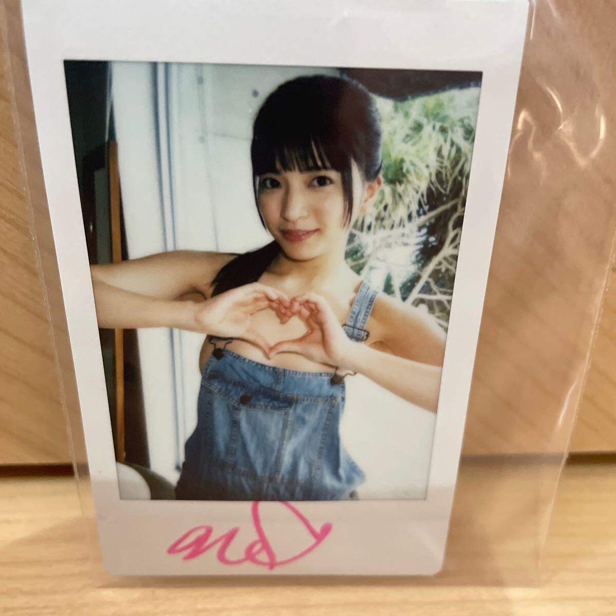 根尾あかり サイン入り チェキセット 根尾あかりさん直筆サイン入り写真集にミニ色紙とサイン入り