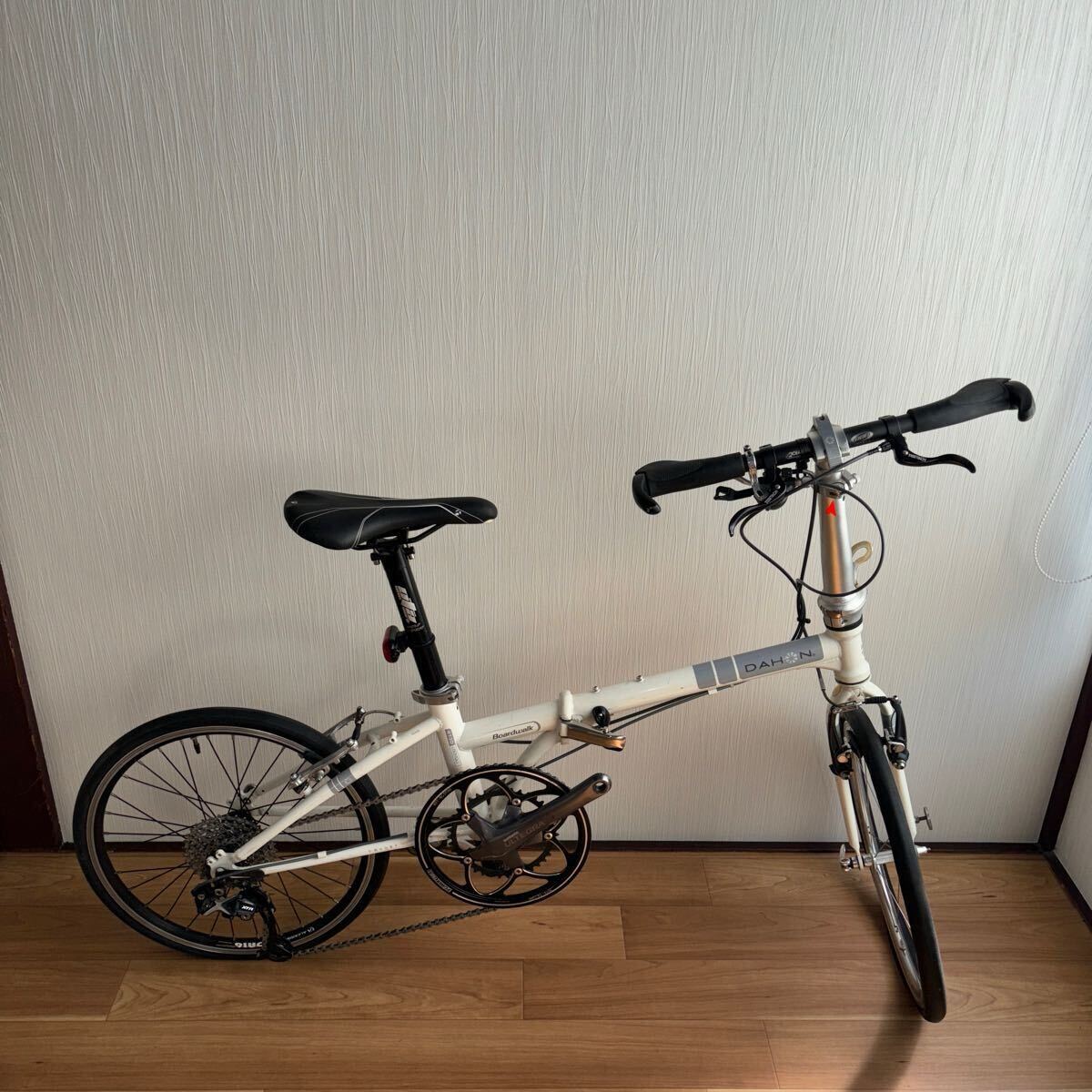 DAHON 中古折り畳み自転車　BOARDWALK 18インチ　白　大人気！ DAHON 中古折り畳み自転車BOARDWALK 18インチ白大人気！
