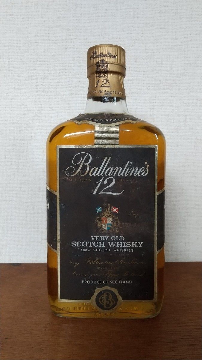 バランタイン12年　赤青紋章　裏面エンボス有り　1960年代　古酒　未開封 Ballantine バランタイン12年 赤青紋章 裏面エンボス有り 1960年代