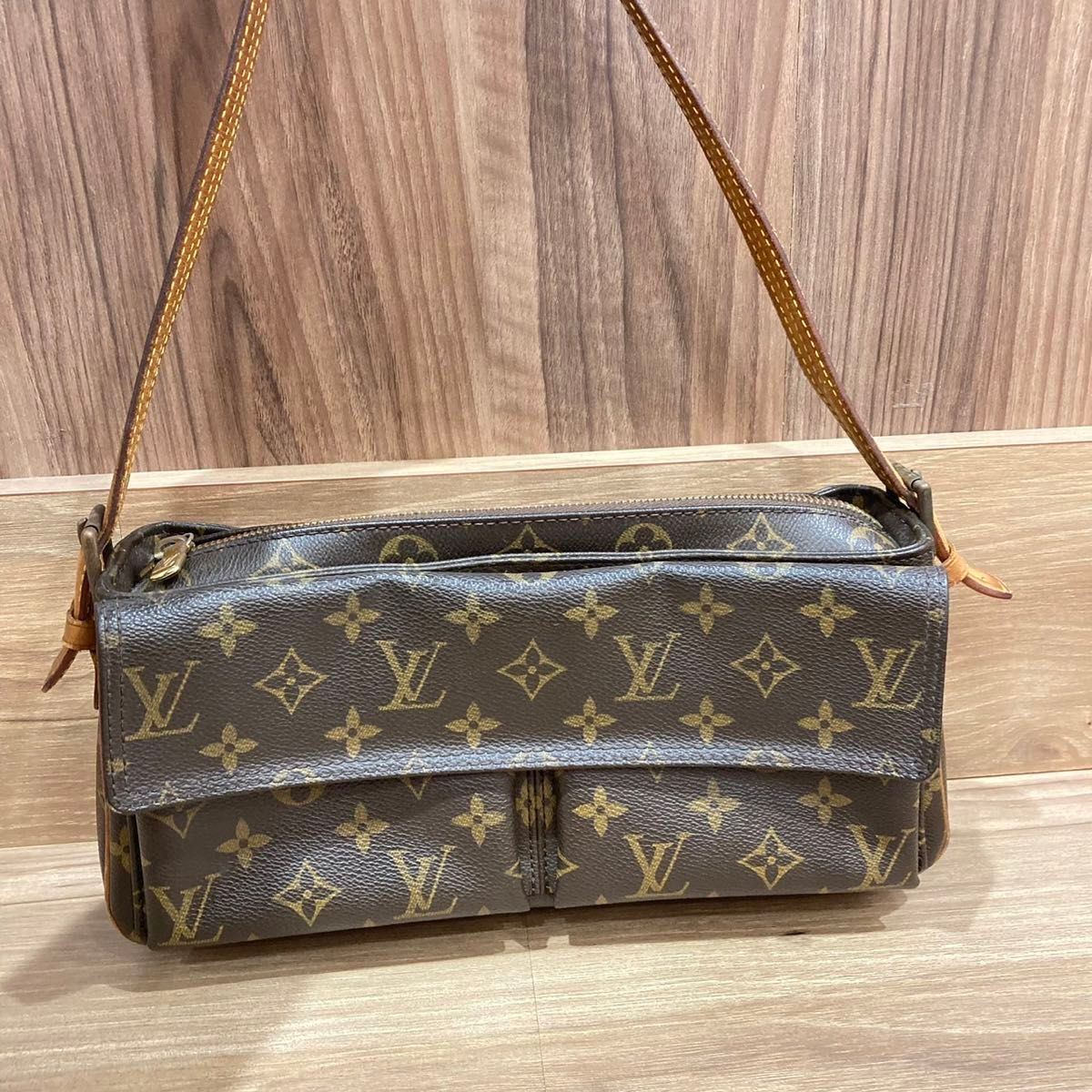 VUITTON ルイヴィトン モノグラム　レア　希少 希少】LOUIS VUITTON モノグラム ワンショルダーバッグ 廃盤モデル