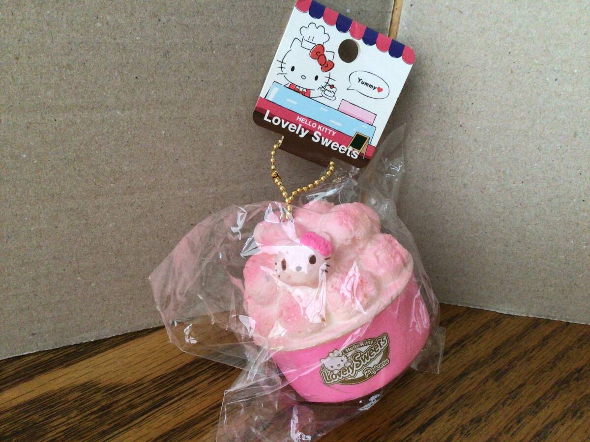 サンリオ ハローキティ マフィン スクイーズ キーホルダー キティの