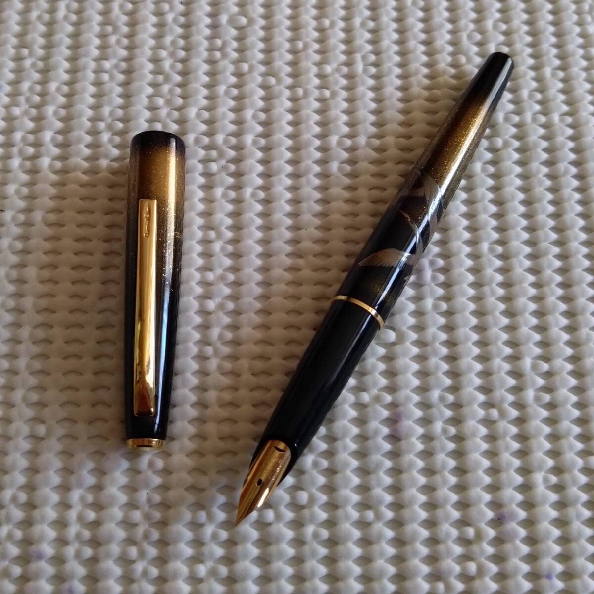 Результаты поиска для «蒔絵 (ダンヒル dunhill パイロット pilot 並木 ナミキ namiki 国光 國光  憂喜和)» /【Buyee】